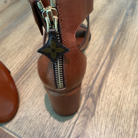 Authentic Louis Vuitton sandals - Picture 3 of 7
